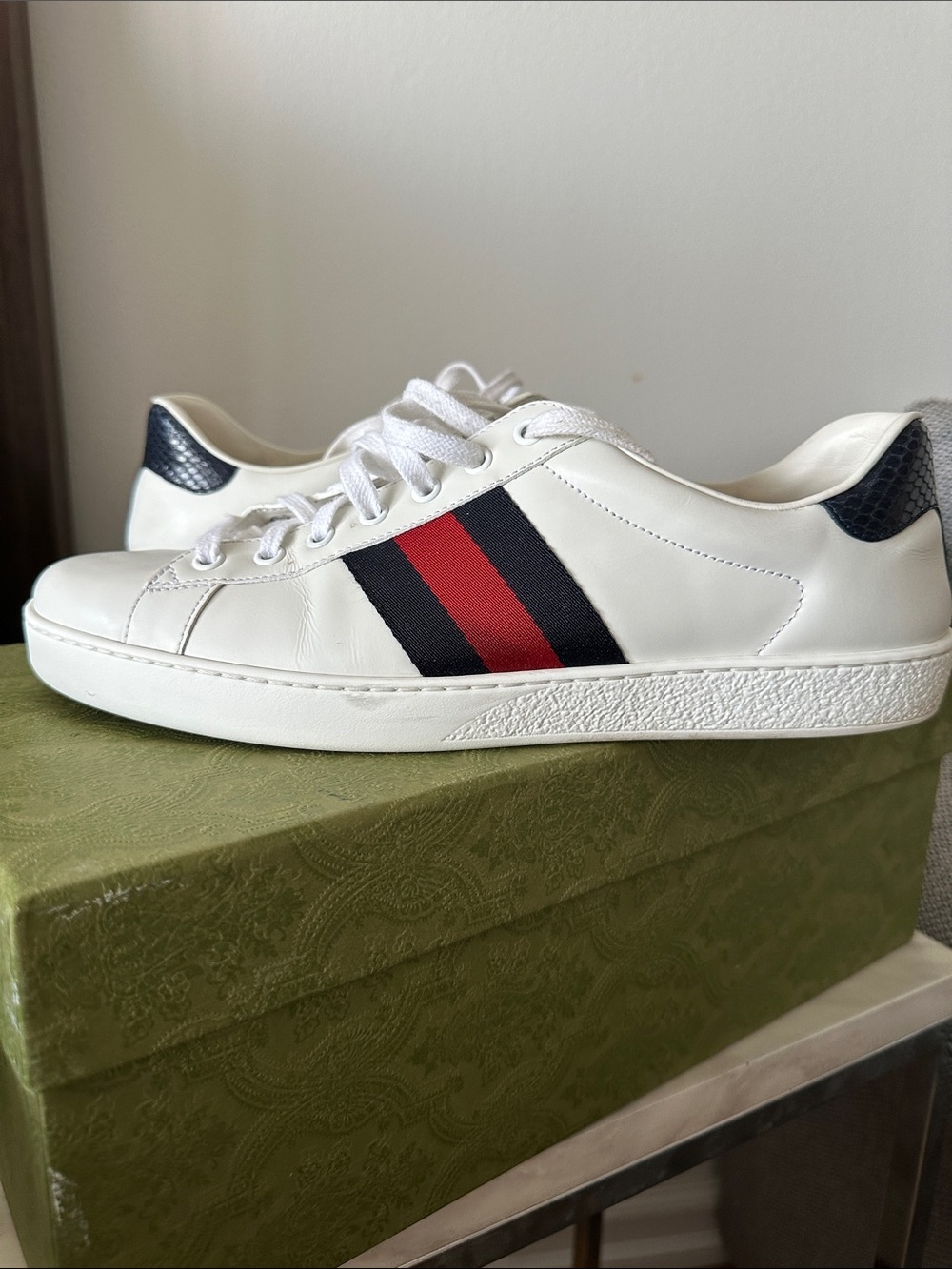 Gucci White Leather Sneakers with Red and Navy Stripes